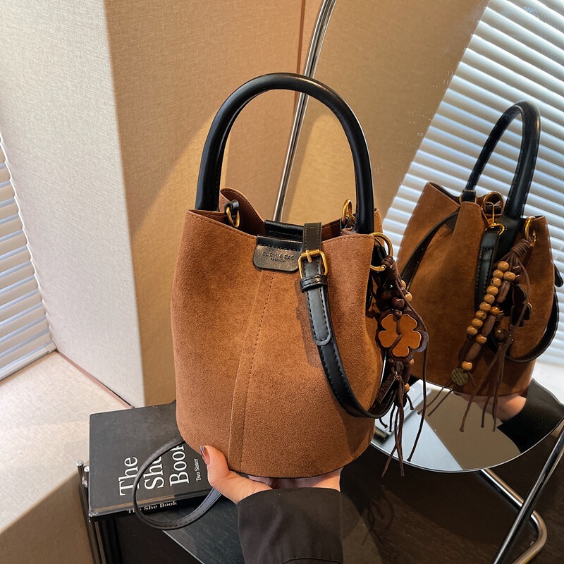 Cross-Border Light Luxury Retro Bucket Bag for Women 2026 New Suede Frosted Handbag Commuter Shoulder Crossbody Bag Cross-Border Light Luxury Retro Bucket Bag for Women 2026 New Suede Frosted Handbag Commuter Shoulder Crossbody Bag