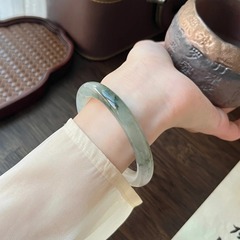 新疆天山翠ブレスレットa級氷種漂う花の細い丸い条の美人条金糸玉美人は気質の玉の腕輪になります。
