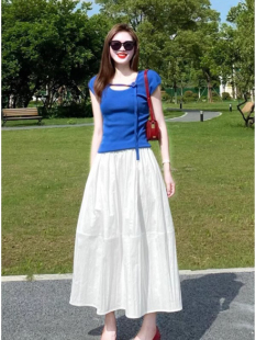 Klein Blue Knitted Short-Sleeved T-Shirt for Women 2025 New Summer Slim Fit Dopamine Top for Small People