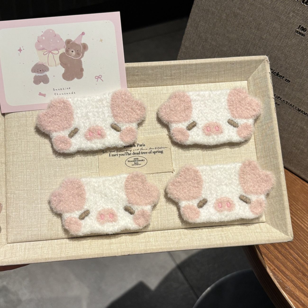 Soft and cute cartoon pink heart-shaped pig head magic tape, a cute and sweet girl's hair tidying tool for seamless bangs and stray hairs