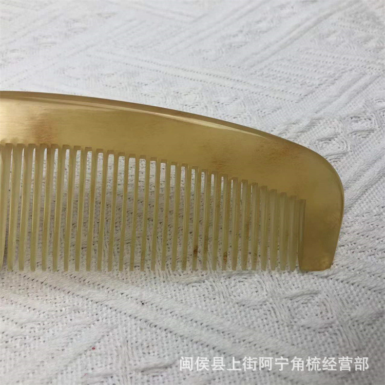 Goat Horn Comb Wide Tooth Hair Comb 17cm Scalp Massage Comb for Daily Hair Care key features