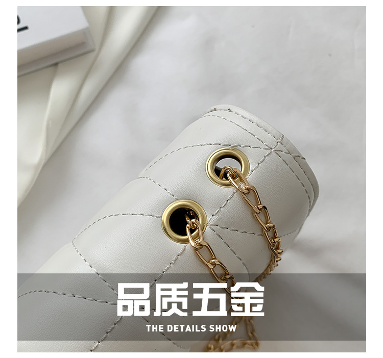 Kleine Quadratische Tasche Im Koreanischen Stil Lässig Schlosskette Messenger display picture 24