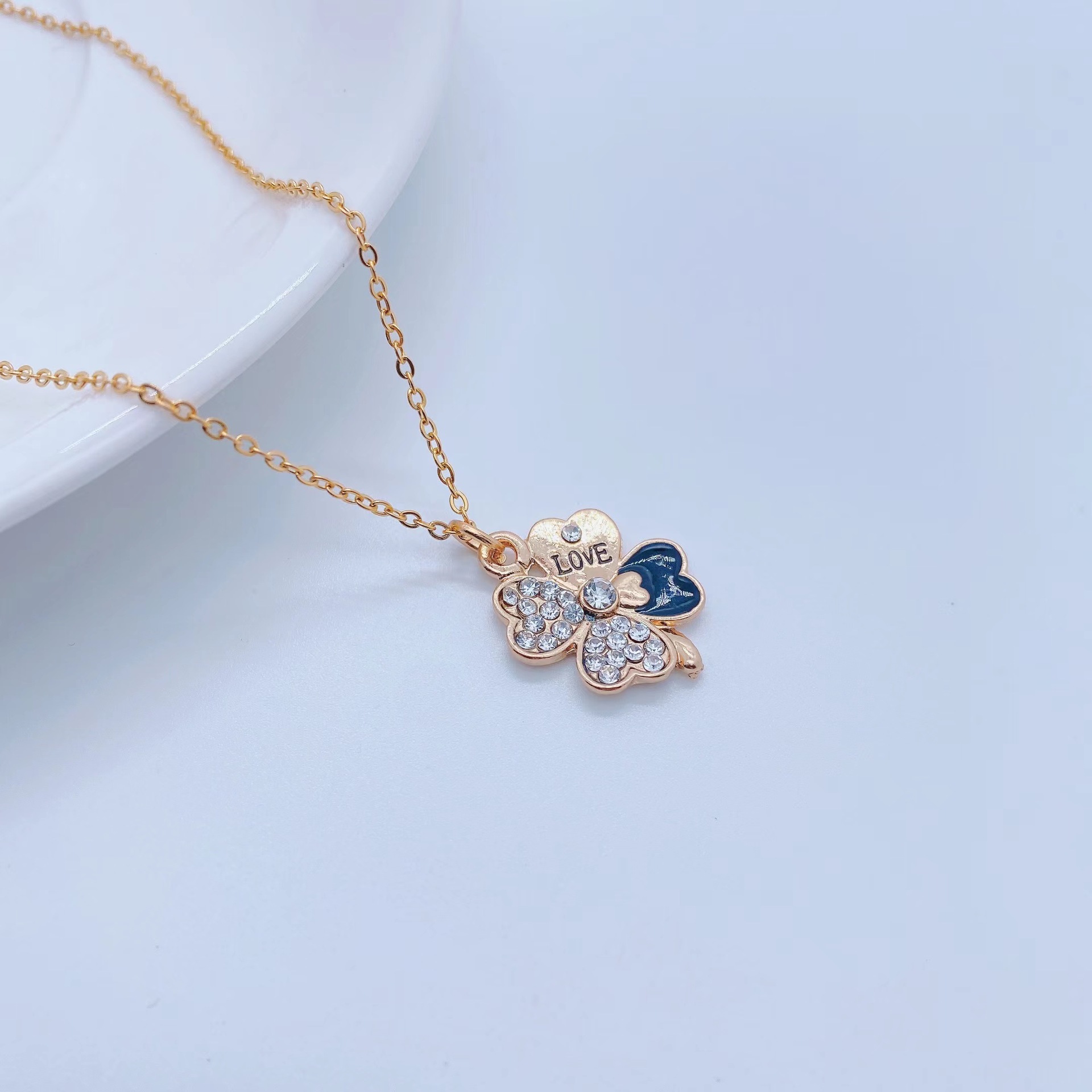 Fashion 18k Gold Plating Four-leaf Clover Pendant Titanium Steel Necklace display picture 2