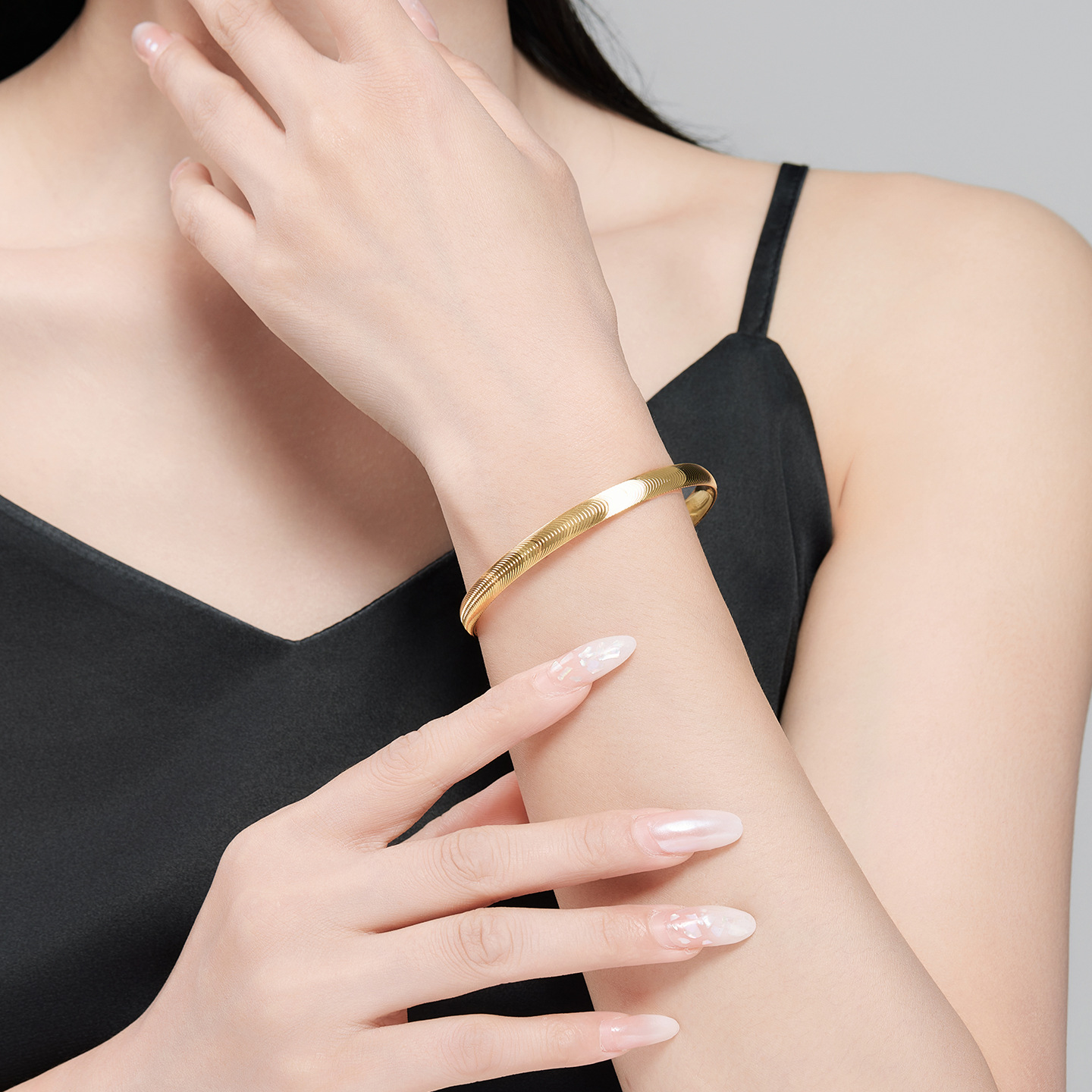 Xuping europa y americana aleación de cobre transfronteriza chapado 24k color pulsera simple fluir patrón de ojo de gato nuevo estilo chino imitación de joyas de oro
