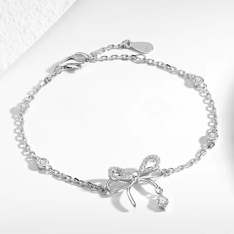 Xiaohongshu Butterfly Dream Bracelet for Women, Simple and Luxurious, Sweet and Versatile Pendant Jewelry with Chain, Gift for Girlfriend, Ins Style