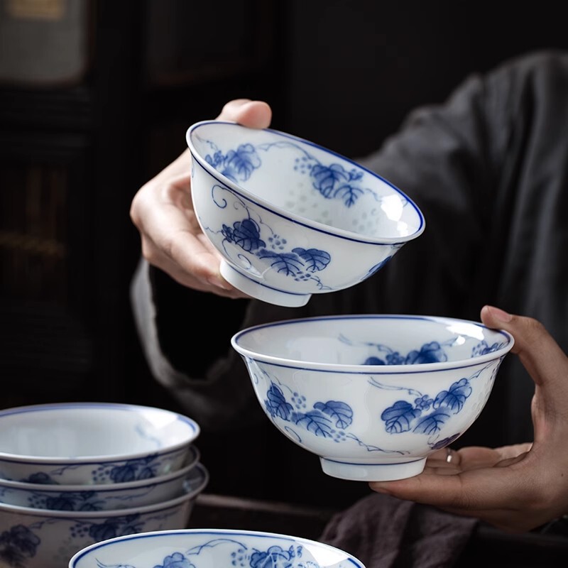 Chinese traditional blue and white porcelain bowl retro household Chinese style underglaze Jingdezhen ceramic single Lingling porcelain rice bowl