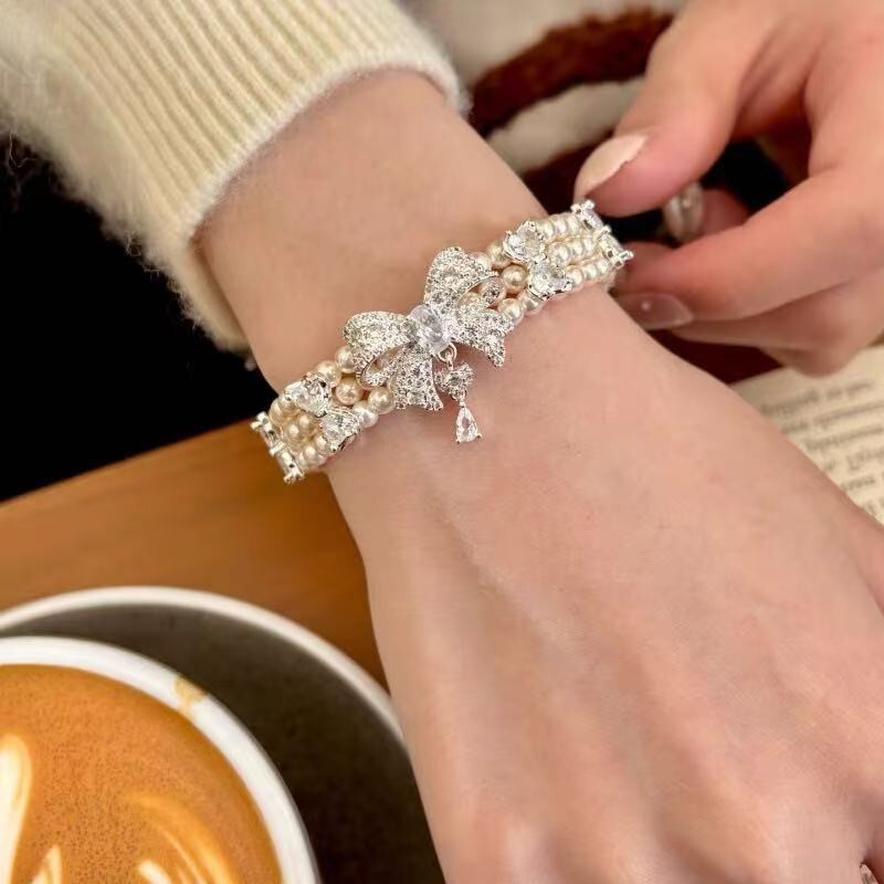 Elegant multi-layered pearl wrap bracelet, heavy-duty luxury vintage French style with sparkling diamond bow, light luxury niche hand accessory