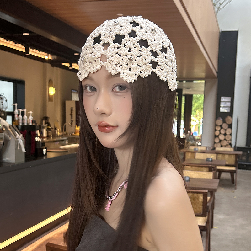 春夏の手編みの透かし彫りの帽子の女性のフックの花の民族の風のフリンジストラップカバーのニットの帽子