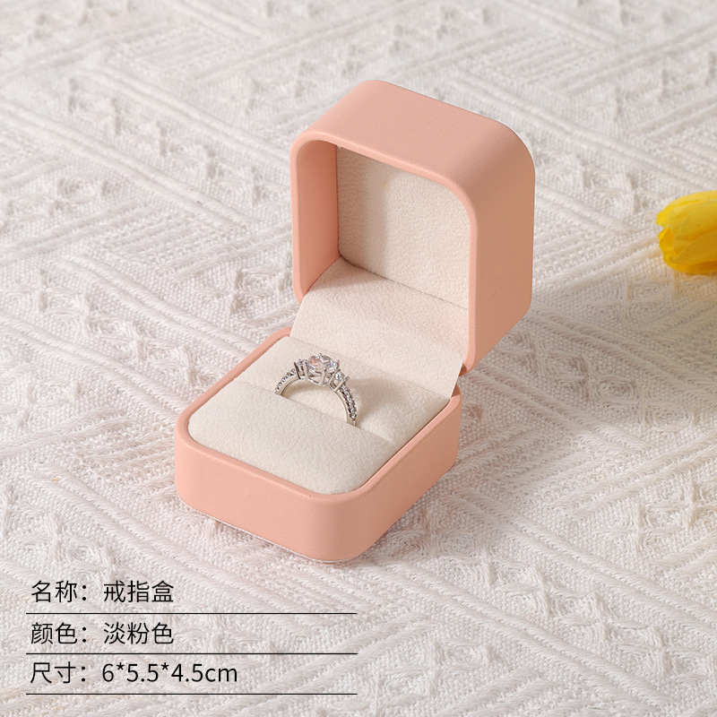 Caja de joyería rosa de alta calidad de cuero pu caja de embalaje de marca de joyería logotipo colgante pulsera collar caja de anillo