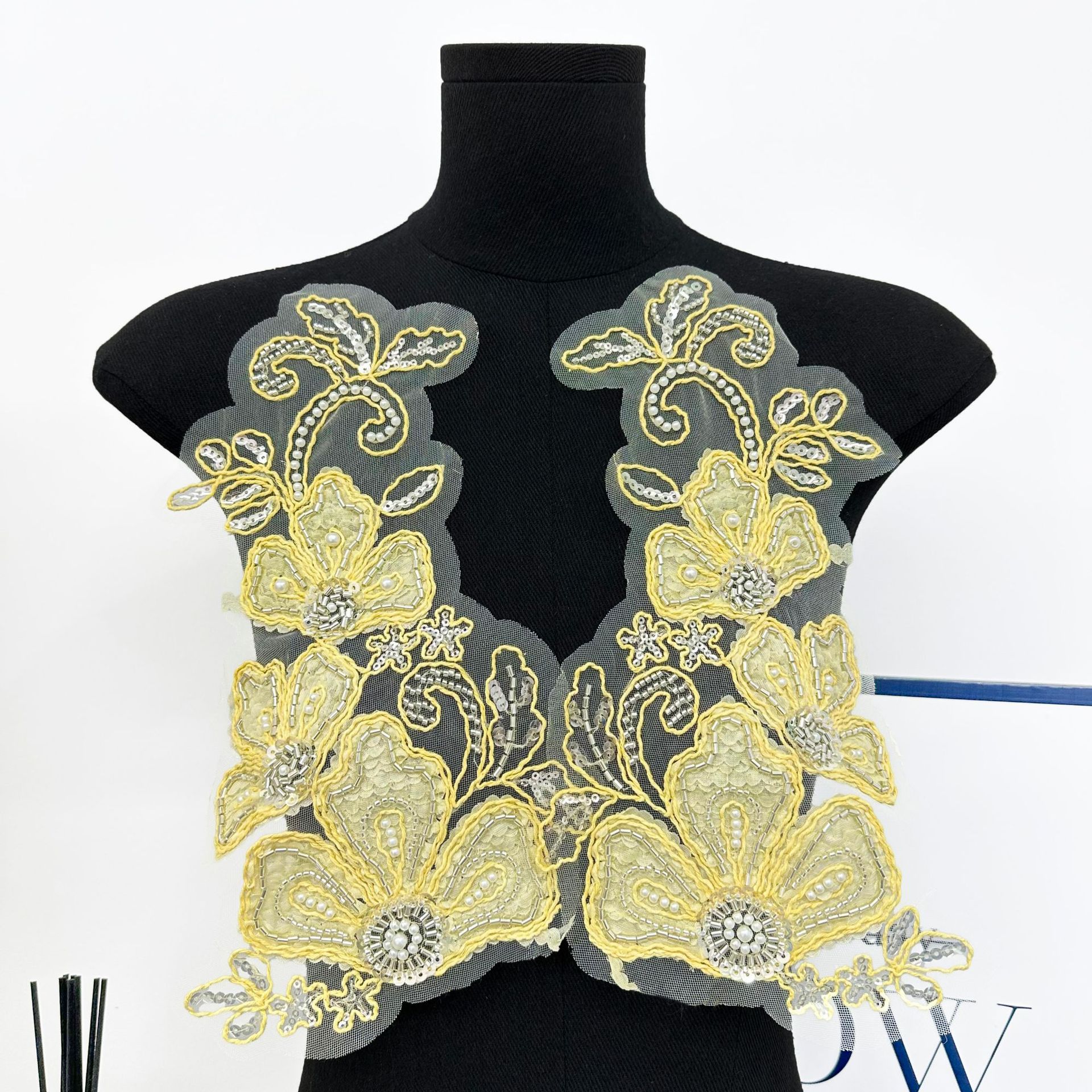 Flor de perlas bordadas vestido de boda decoración decalca de perlas tridimensionales accesorios hechos a mano al por mayor