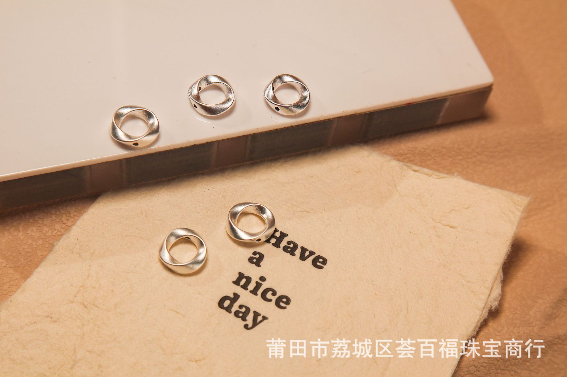 Pure silver s999 Möbius 3D hard silver accessory, hollow fashion niche light luxury ins handmade silver spacer bead accessory