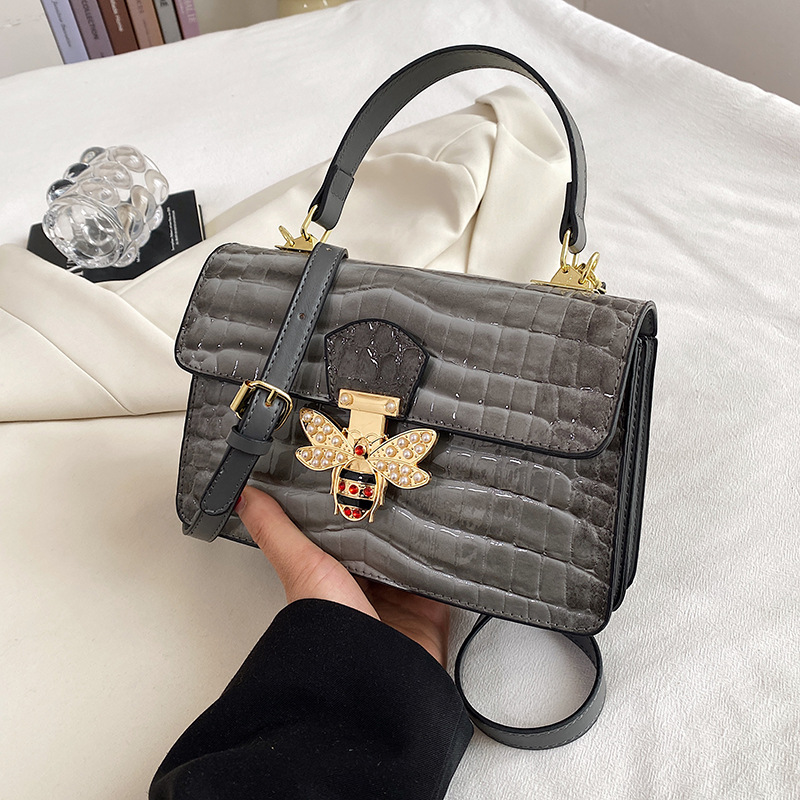 Cross-border women's 2023 new single-shoulder crossbody hand-held glossy gradient snake skin texture high-end small square bag
