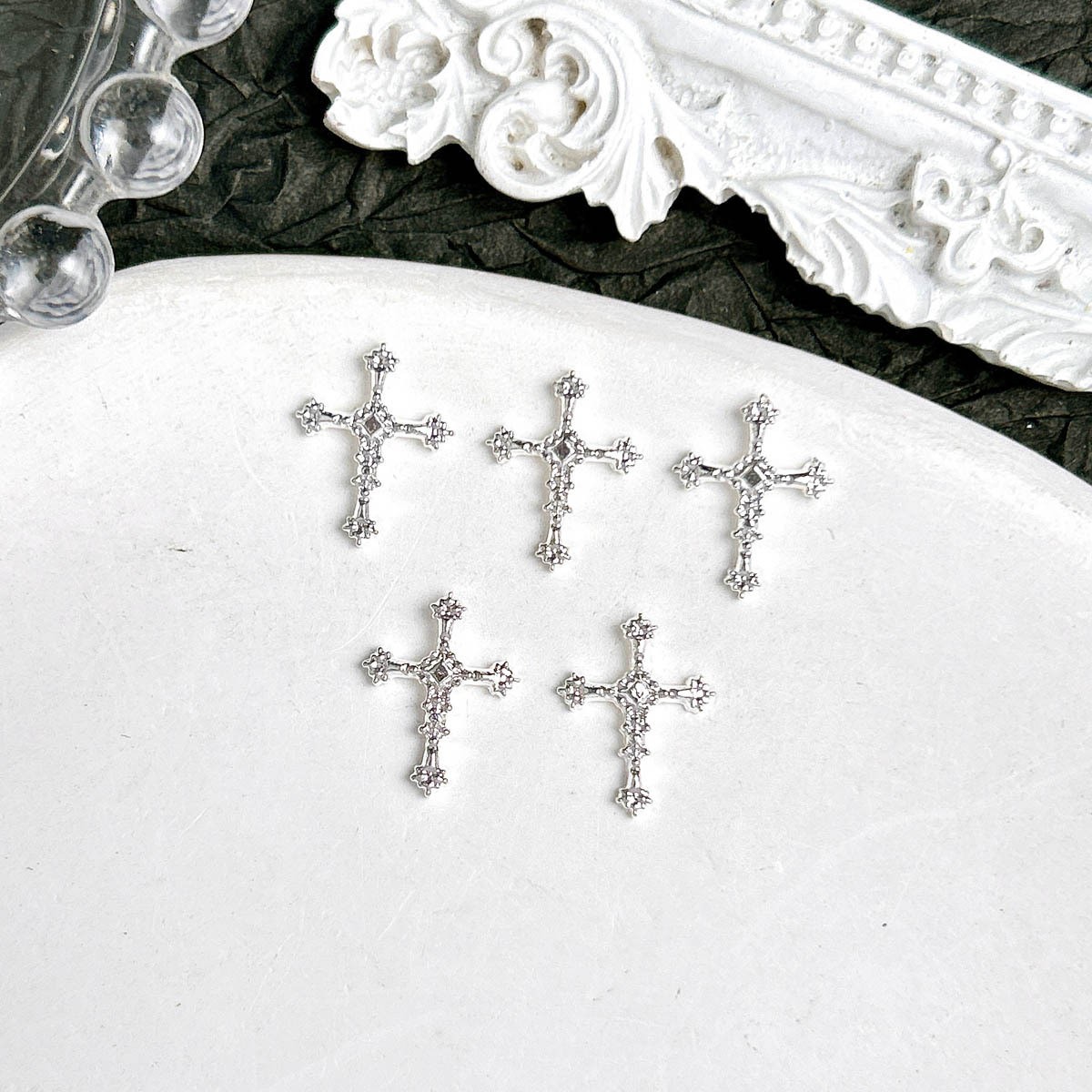 Ventas transfronterizas de joyas de manicuría cruces oro y plata super brillante diamante completo retro punk cruces joyas accesorios diy
