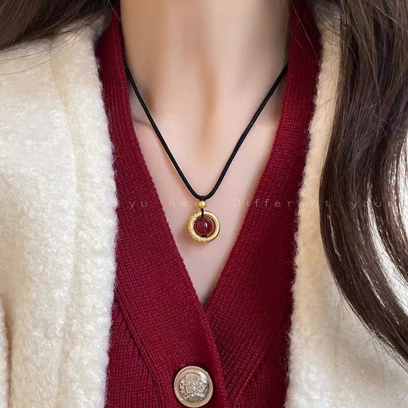 Otoño y invierno minimalistas collares colgante de goteo de Feng Shui mujeres chaqueta larga suéter cadena casual accesorios de lujo ligero