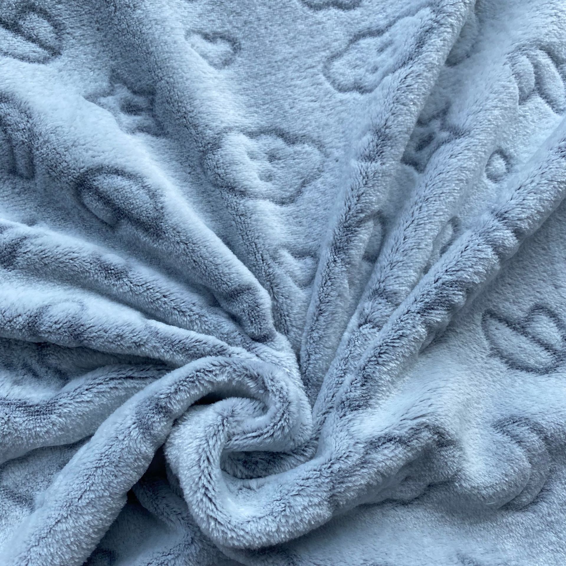 厂家法兰绒褪色剪花 卡通剪花绒布面料 童装玩具家纺面料可批发