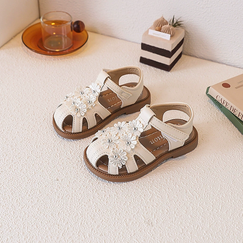 Детские пляжные босоножки с цветочным декором, нишевый дизайн, высокое качество, мягкая подошва, лето 2025 года.