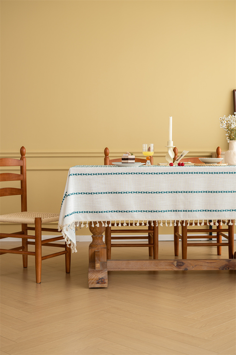 Grenzüberschreitendes INS Nordic Polyester Jacquard T-Shirt mit geflochtener Quaste, rechteckiger Couchtisch und Essbereich mit gestreifter Spitze_voghion.com