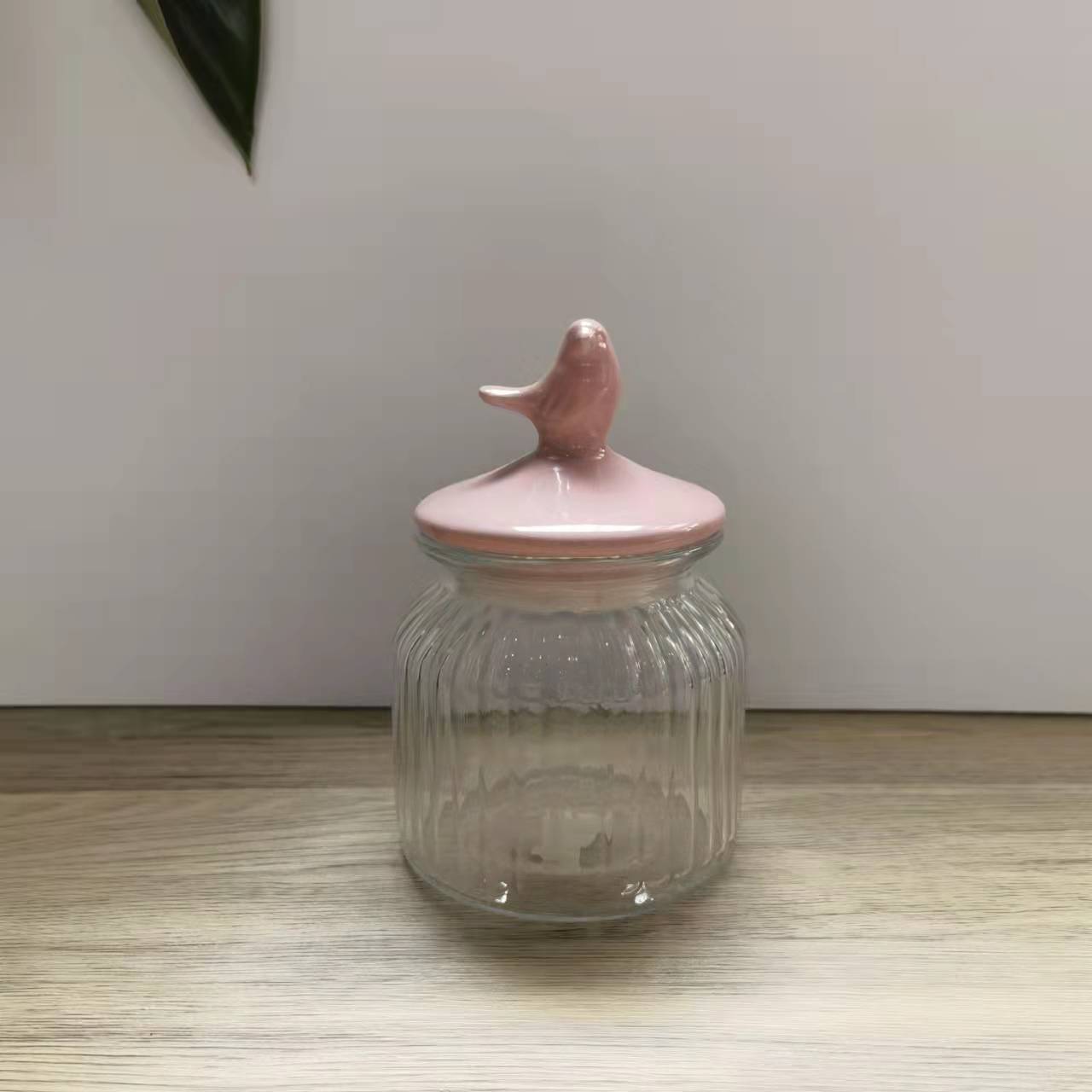 Маленький стеклянный лебедь