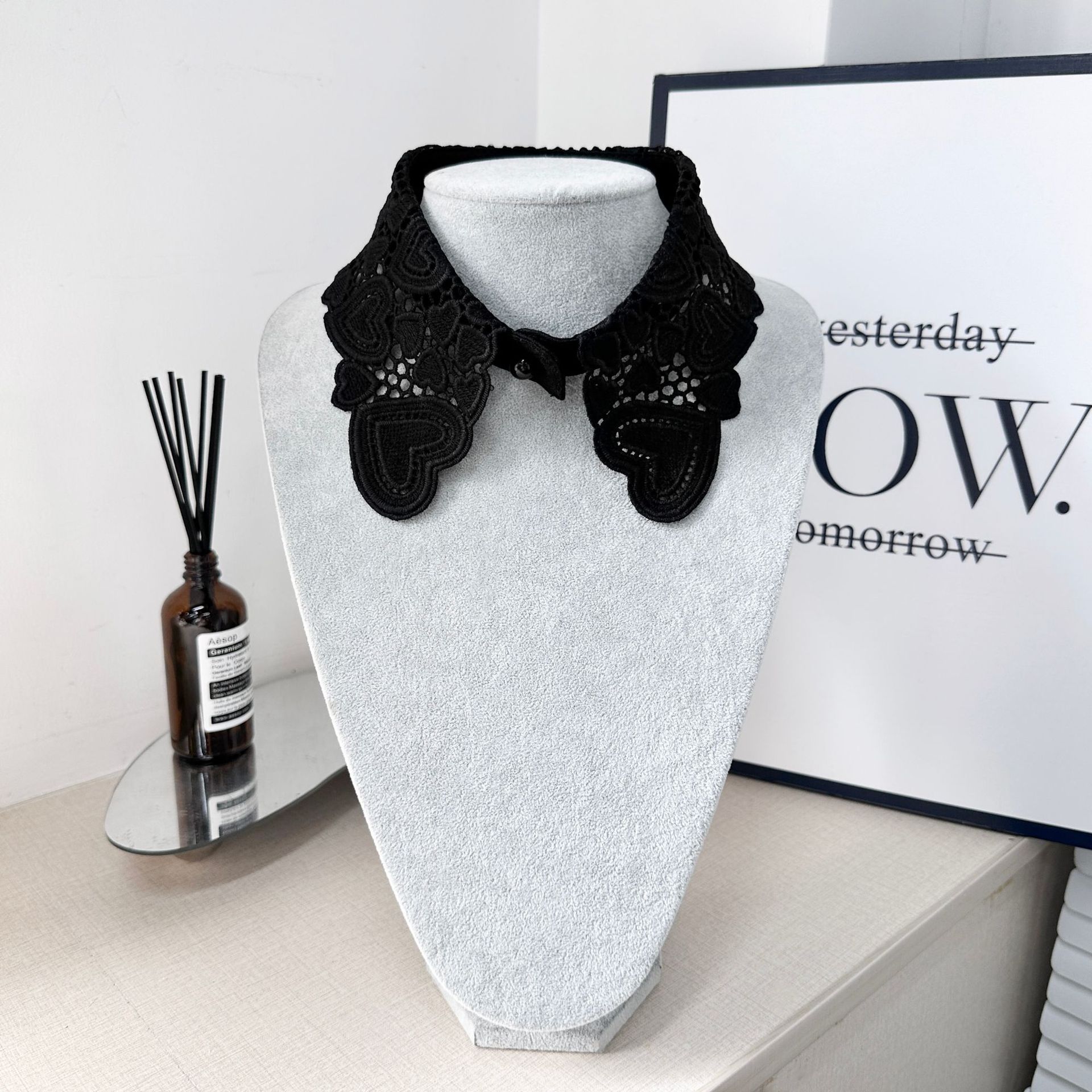 Collar falso de encaje blanco y negro soluble en agua collar decoración de gancho delicado collar universal suéter de moda camisa accesorios collar image 8