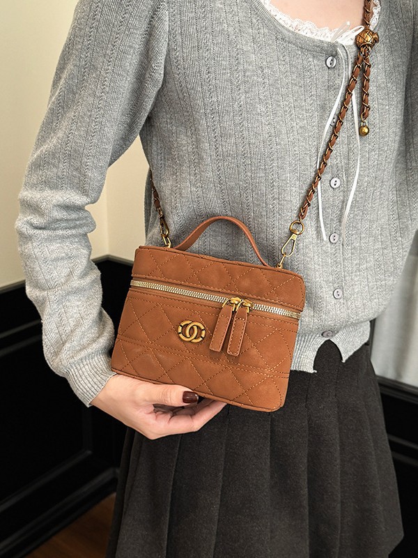 Ventas calientes de nuevo estilo coreano Zhongzhong ling hilo bordado caja de mano bolso cuadrado de textura alta ligera cadena de lujo mochila