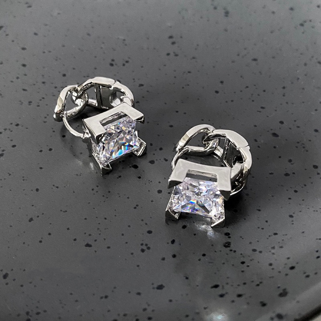 Europa y América ins plata cuadrado ZIRCON oído hebilla femenina nicho diseño superior industria pesada simple Joker pendientes