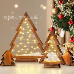 クリスマスの装飾の祝日の木製の置物のデスクトップのショーウインドーのシーンのクリスマスツリーの創意的な配置の道具
