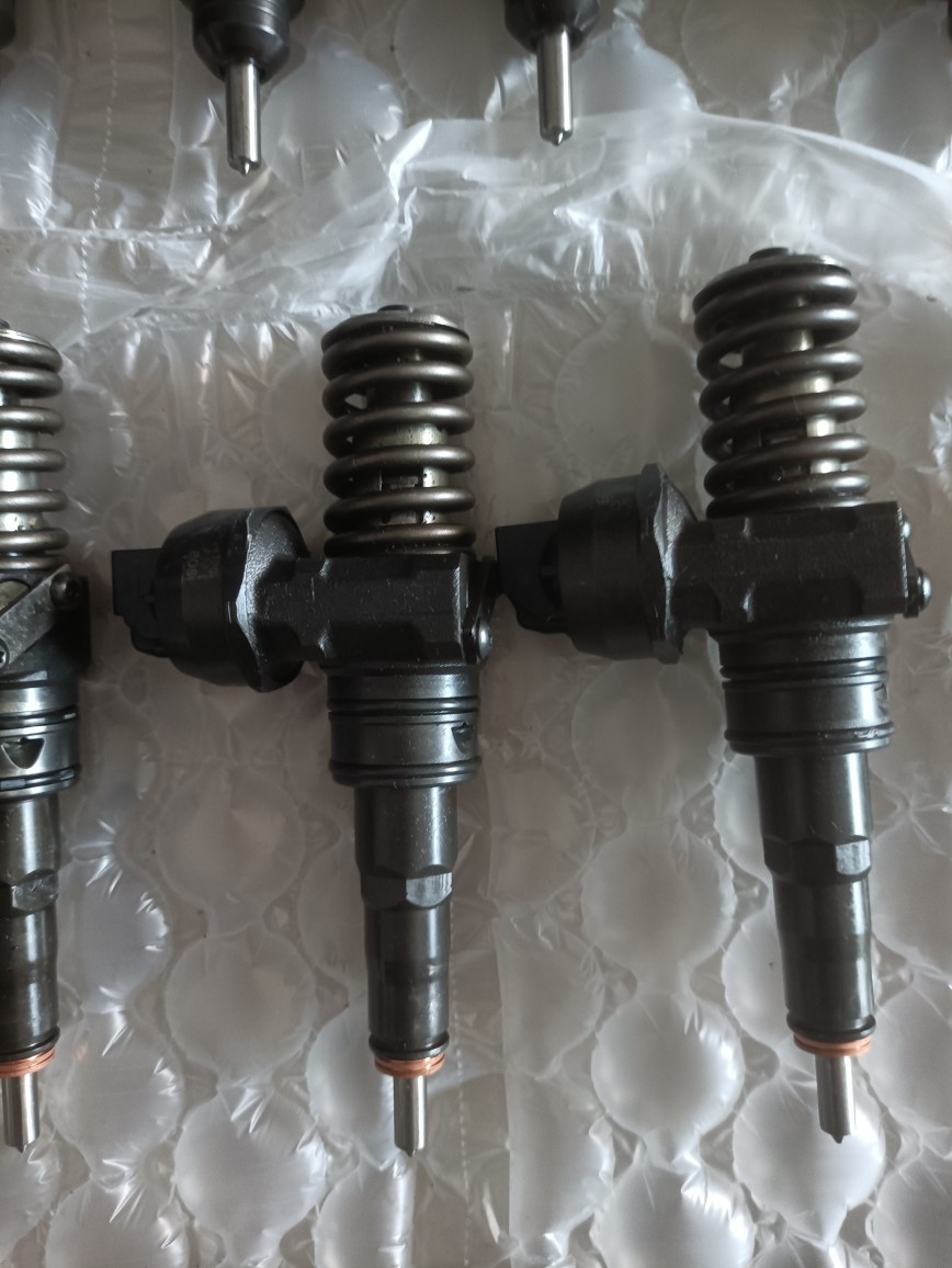 0414720403 Diesel Common Rail Injector Assembly 0414720215 Fuel Injector Nozzle 038130073Ag