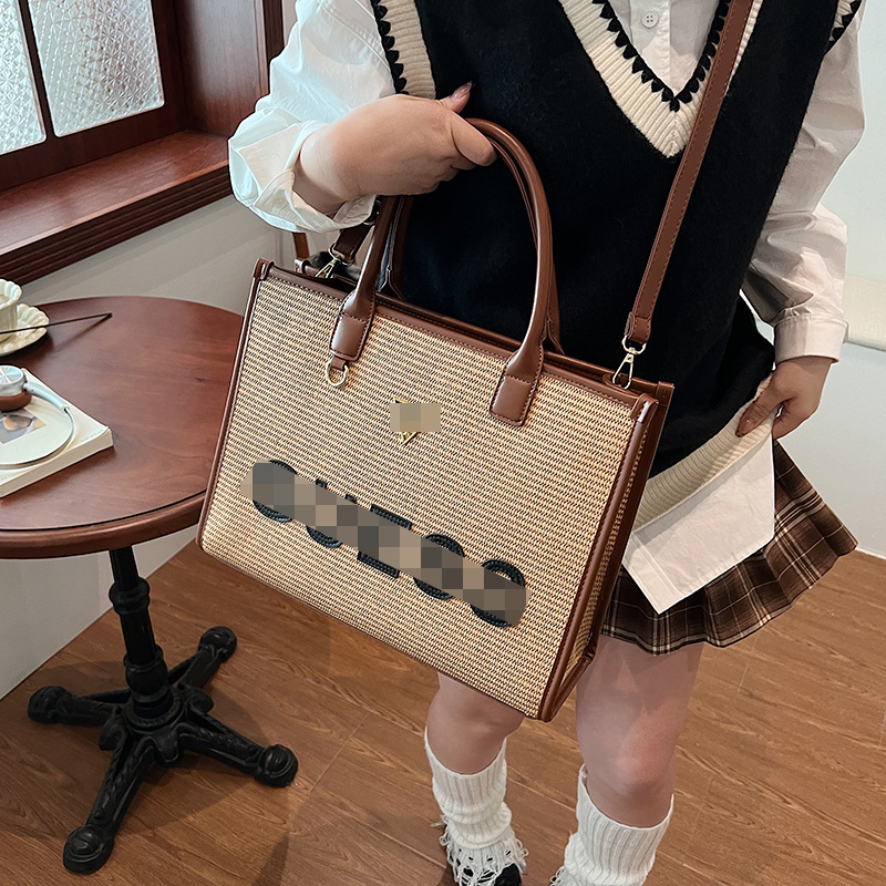 Bolso tejido portátil para mujer nuevo bolso tote con letras portátiles de gran capacidad diseño de ocio bolso de paja salvaje de estilo occidental