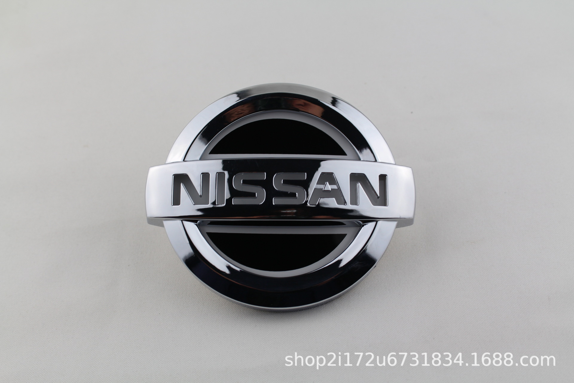 Suitable for 5D Nissan Car Logo Light-Up Led Rear Emblem Lights for X-Trail, Patrol, Tiida, Livina, and Duke
