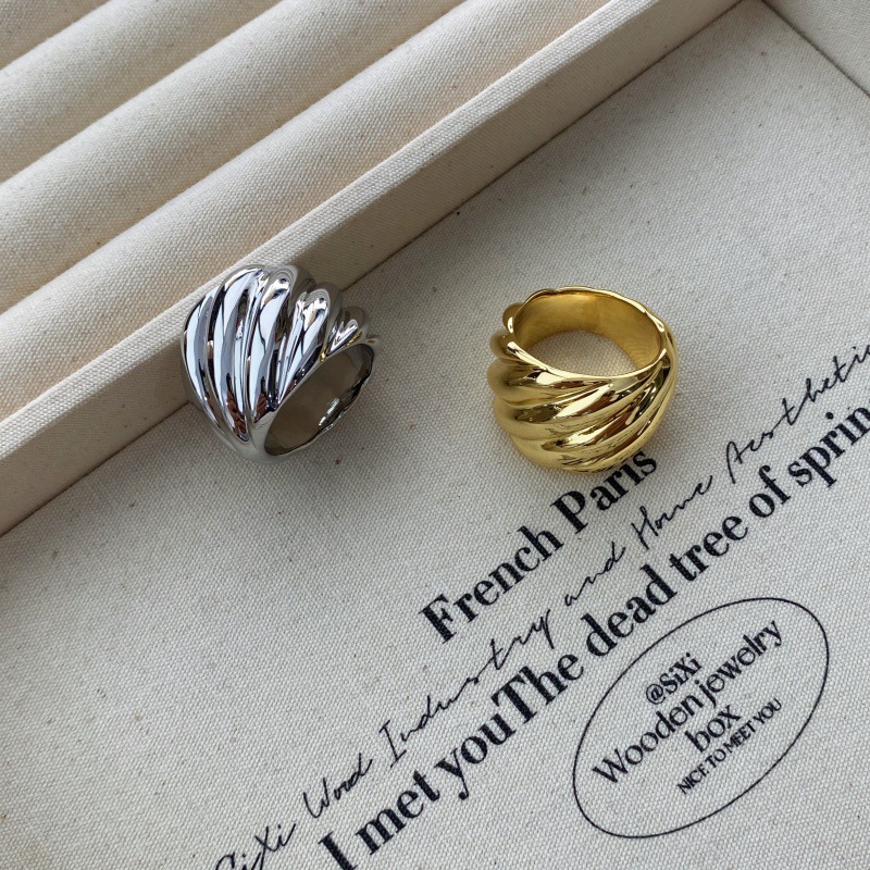 Anello donna a righe verticali elegante gioiello in metallo_voghion.com