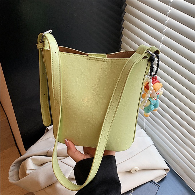Bolso de cubo de tendencia simple y de alto nivel para mujer 2025 nuevo bolso de hombro casual de moda bolso de mensajero de cercanías