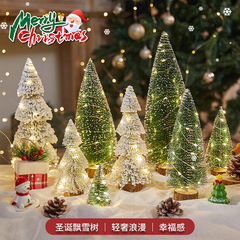 国境を越えた新しいタワー状の植毛雪松の木のデスクトップが光るクリスマスツリーがクリスマス装飾品のミニ松針を飾る