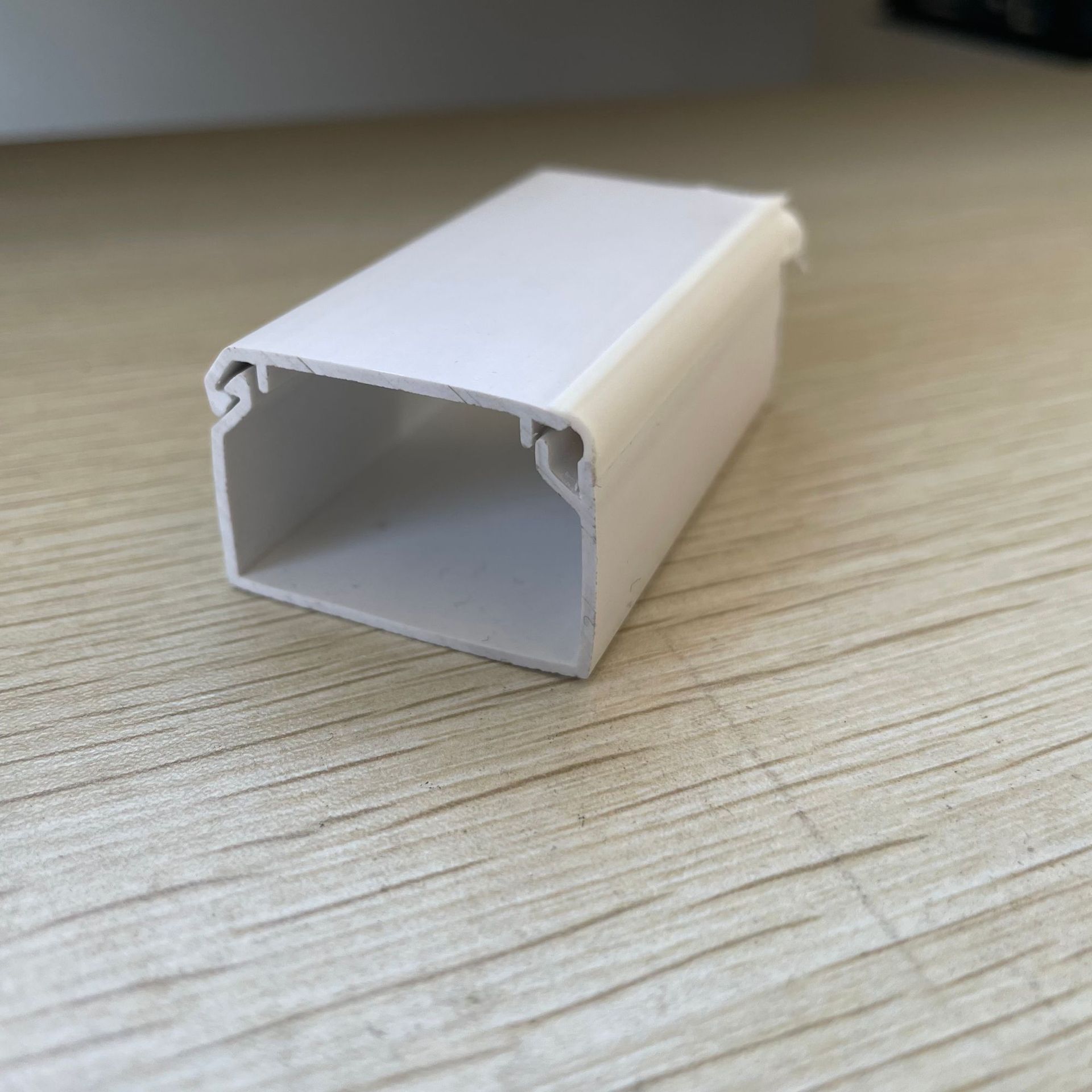 电线管开盖槽管卡扣设计pvc材质可按需求自定义长度