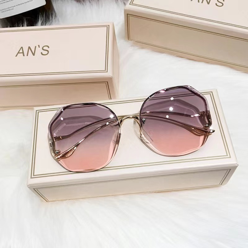 New fashion frameless cut-edge sunglasses women's polygon metal arc glasses leg street shot all-match sun protection sunglasses_voghion.com
