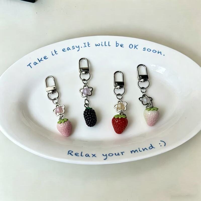 Japanese-style simple, cute, sweet pink strawberry flower beaded phone chain, fresh fruit pendant, bag charm, keychain Japanese-style simple, cute, sweet pink strawberry flower beaded phone chain, fresh fruit pendant, bag charm, keychain