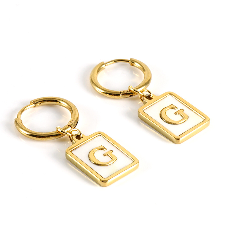 Cross-border ins estilo pendientes de letras de concha de acero inoxidable hembra 18K pendientes de acero de titanio de oro 26 letras pendientes cuadrados hembra