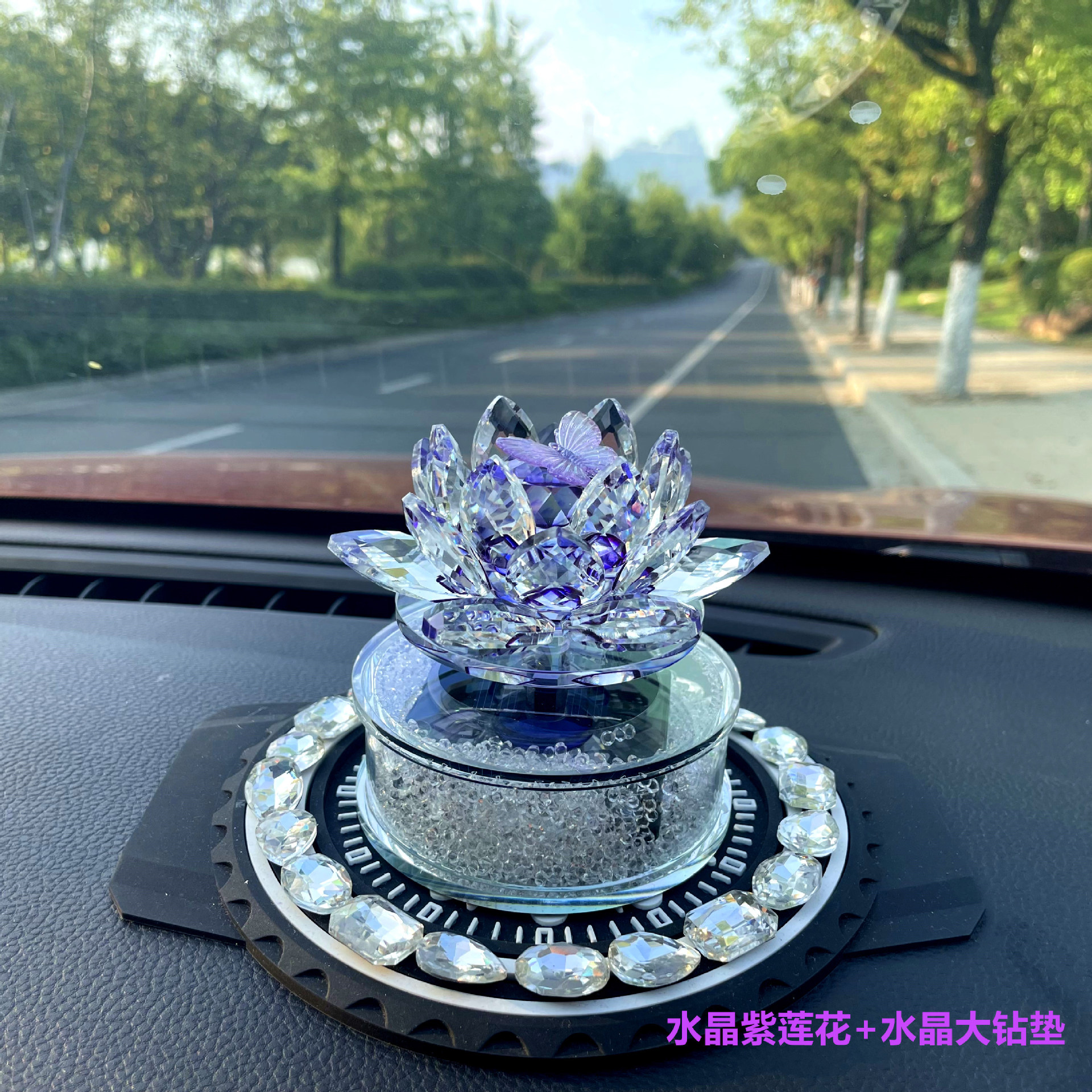 Direct sales from the manufacturer: cross-border crystal lotus craft items, home decorations, car perfume holders, jewelry, and creative ornaments