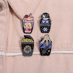 歐美新款個性影視周邊合金胸針創意卡通人物奶茶杯造型固定絲巾扣