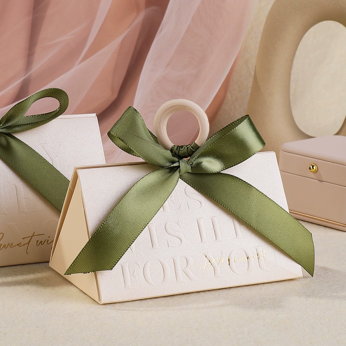 Средняя шампанское Портативная Обручальная коробка конфет Свадебный треугольник Коробка конфет Деревянное кольцо Сопровождающая церемония Рыбий хвост Пряжа Конфеты Пустая коробка