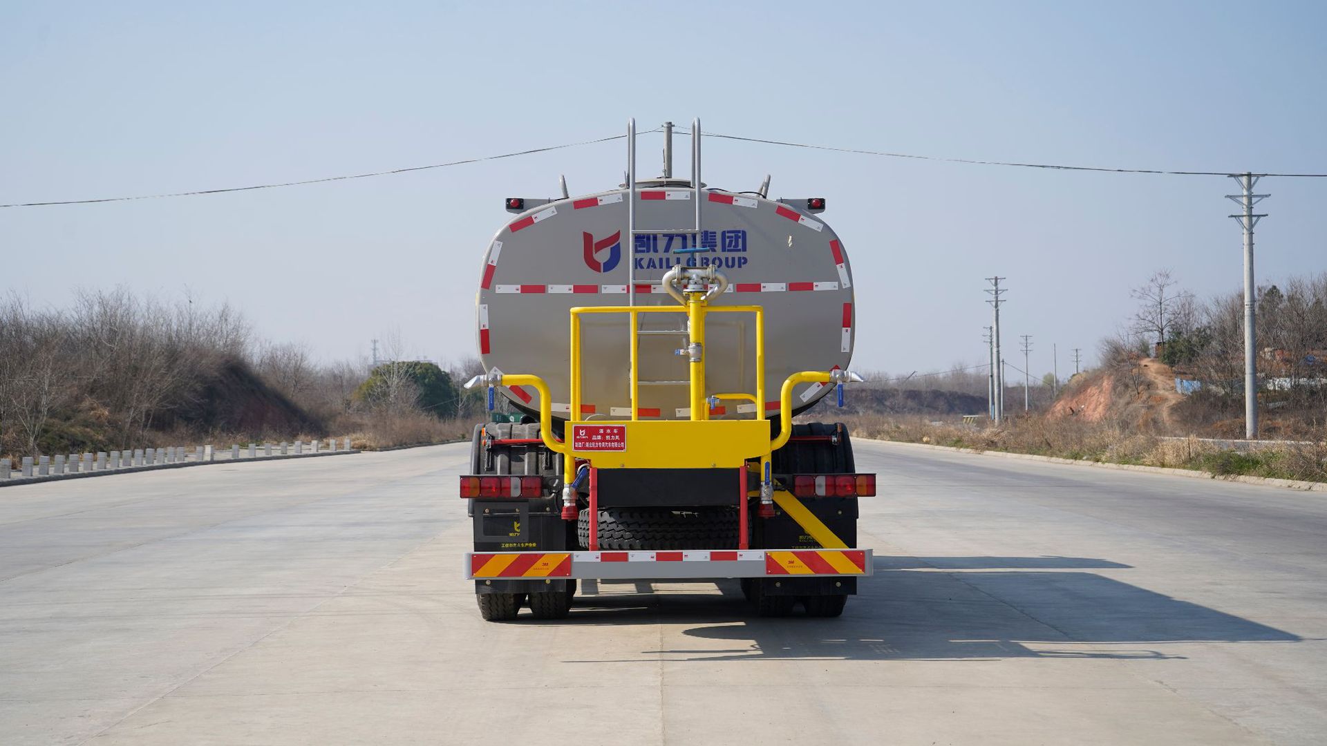 Sinotruk Howo Rear Eight-Wheel Sprinkler Truck 20 Cubic Meters Greening Spray Truck Price Large 22 Cubic Meters Stainless Steel Water Transport Truck