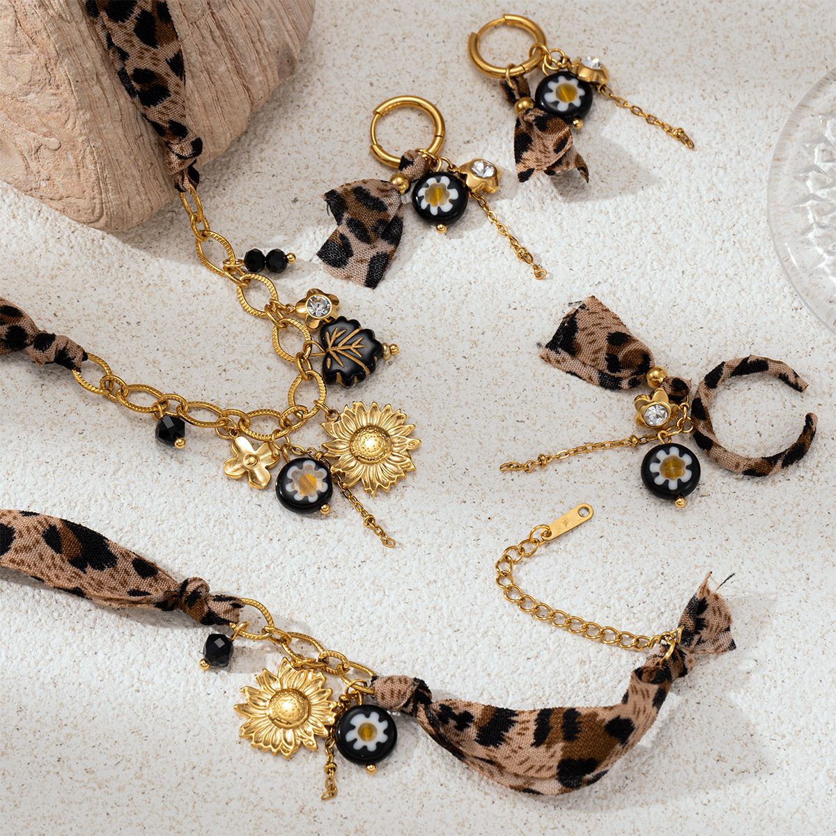Collar de colgante de acero inoxidable de lujo ligero y nicho, collar de bufandas de seda estriadas de alta calidad para mujeres