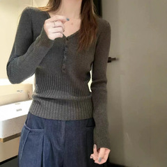 法式设计感V领针织毛衣女秋冬新款修身内搭复古减龄打底长袖上衣