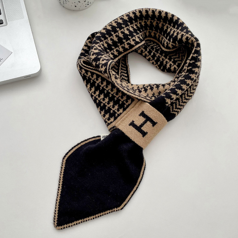 Houndstooth de punto pequeña bufanda de las mujeres de estilo coreano versátil perezoso cruz perforada cálido cuello decorativo protección bufanda pequeña bufanda