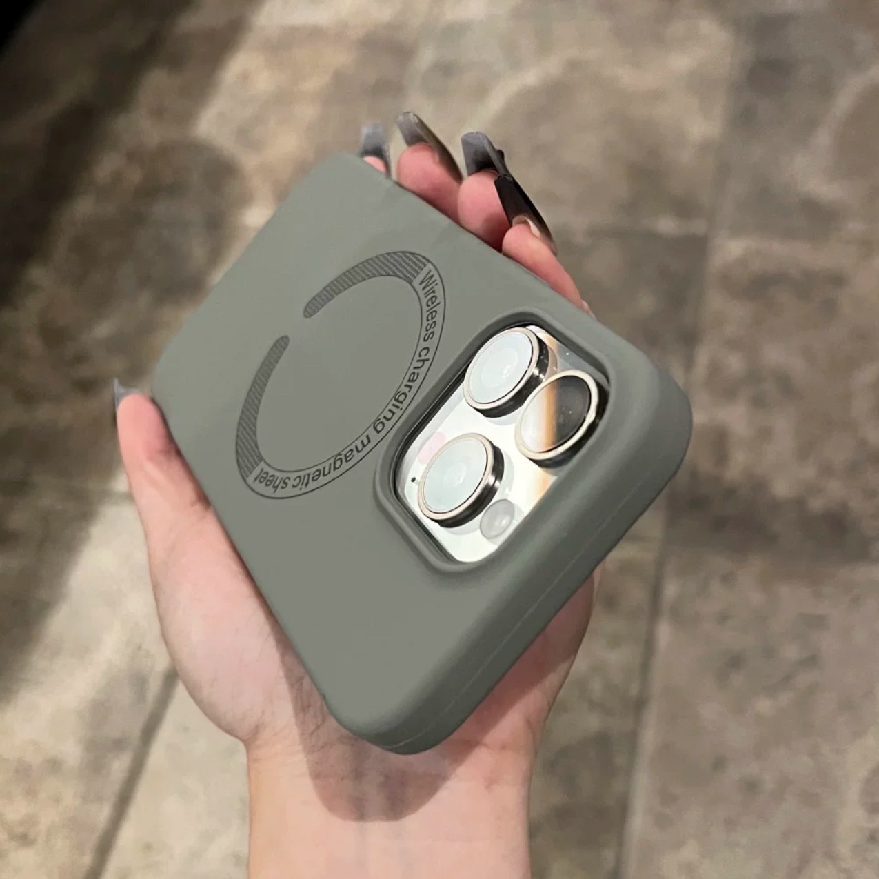 Nueva succión magnética de silicona líquida para iPhone15 funda para teléfono móvil 14ProMax agujero grande 12 Apple 13 hombres y mujeres 14