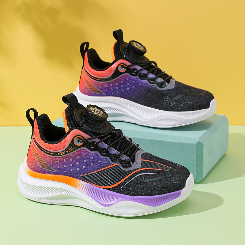 Zapatos para correr de carreras de tablero de carbono para niños 2025 nuevos zapatos para niños transpirables de una sola red de verano zapatos deportivos antideslizantes de suela blanda