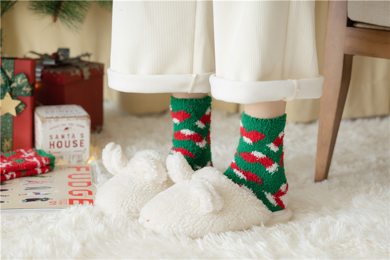 Women's Cute Christmas Tree Santa Claus Snowman Acetate Fibre Coral Fleece Crew Socks display picture 3