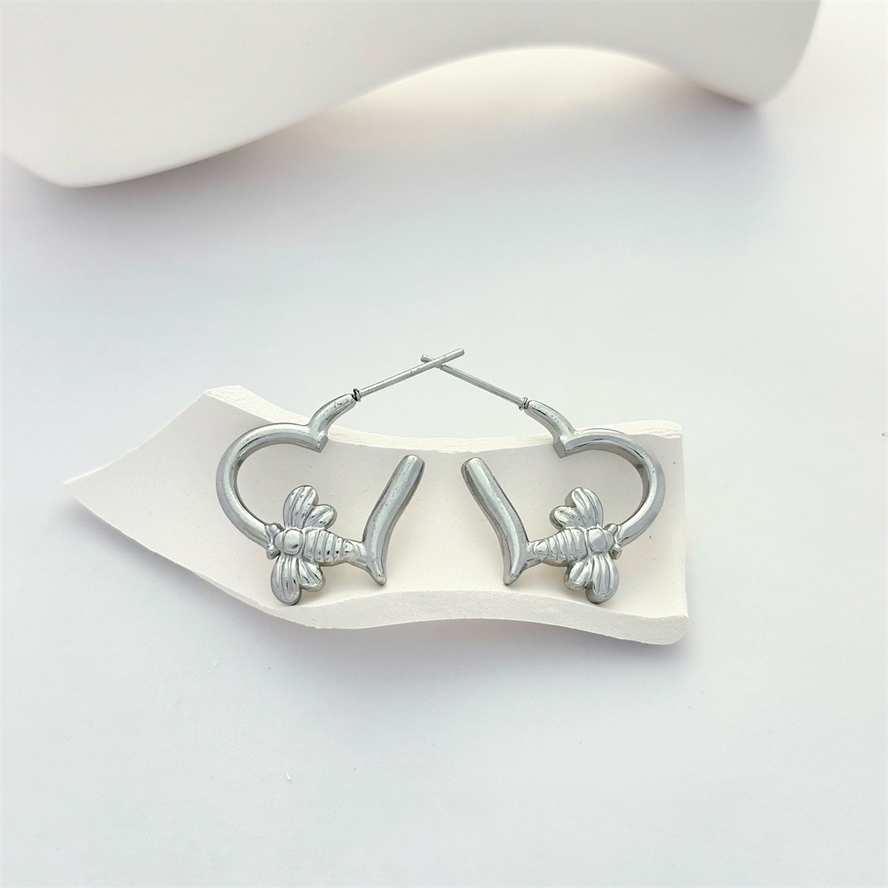 1 Pair Heart Shape Bee Classic Style 304 Stainless Steel Ear Studs display picture 3