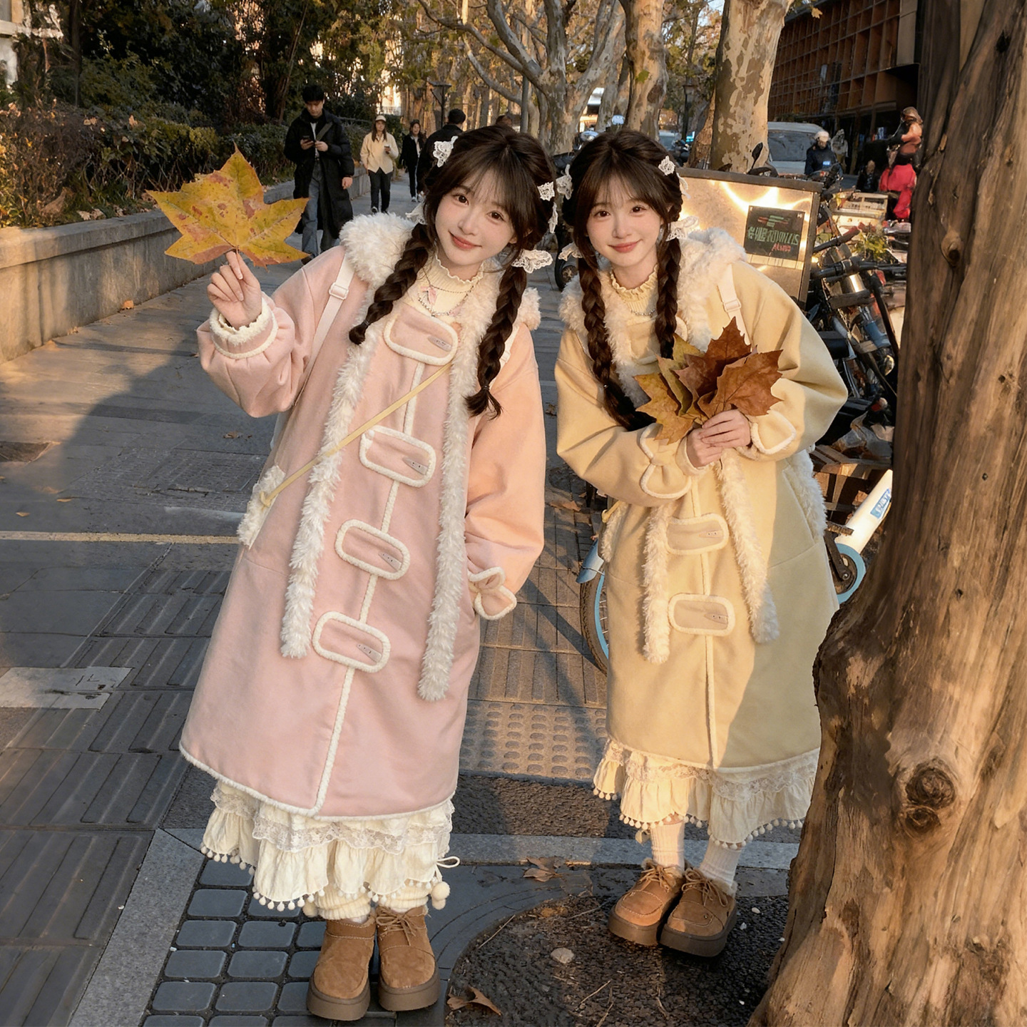 奶黄色牛角扣大衣女小个子长款秋冬季甜美羊羔绒拼接连帽毛呢外套