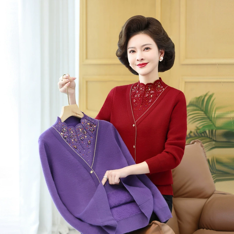 Мама одеваются осенью и зимой с бархатным нижним свитером