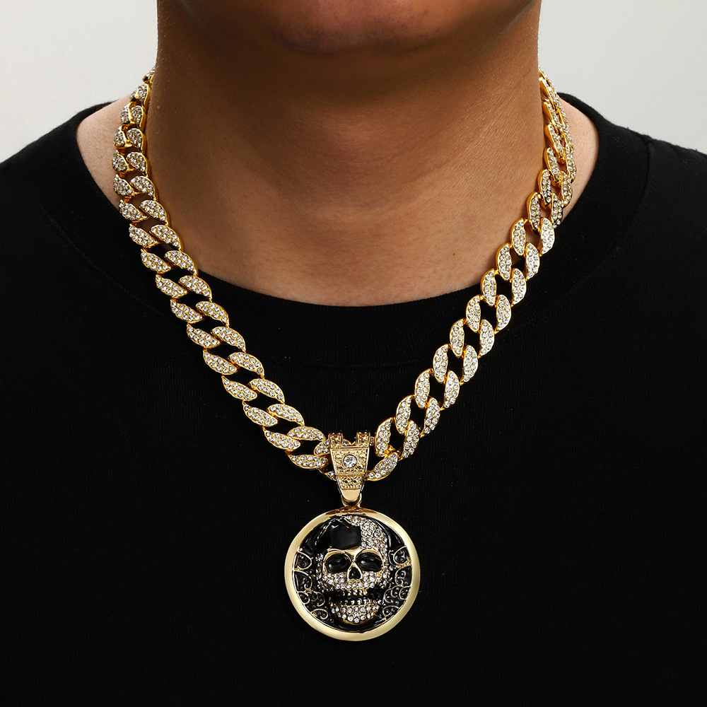 Colgante dorado con cadena cubana de 18 pulgadas (45cm)